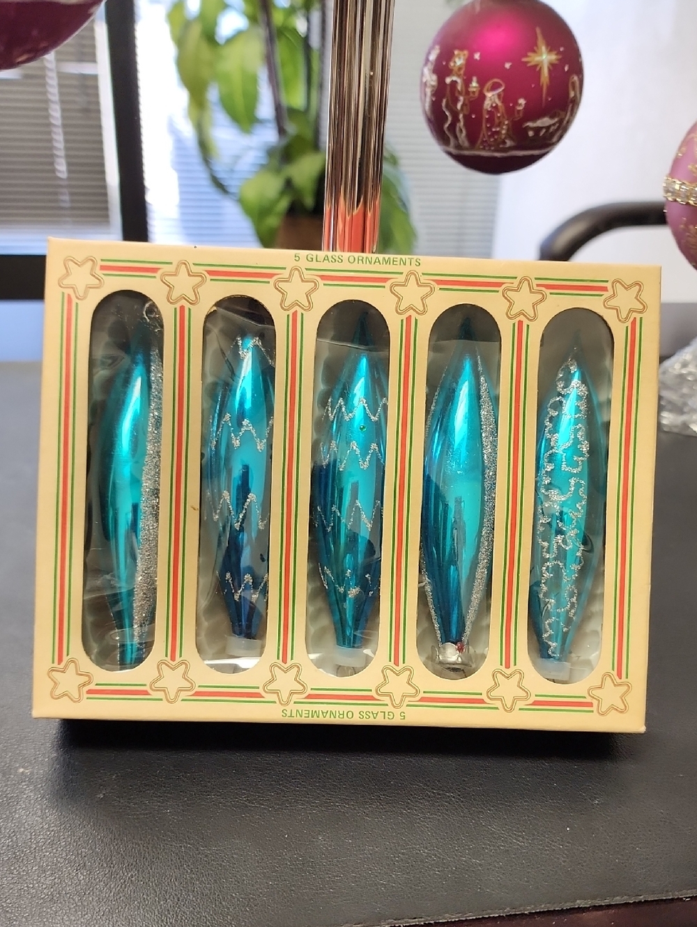 Christmas Ornament Jewelry Tree, With 15 Assorted Vintage Ornaments! - Picture 10 of 16
